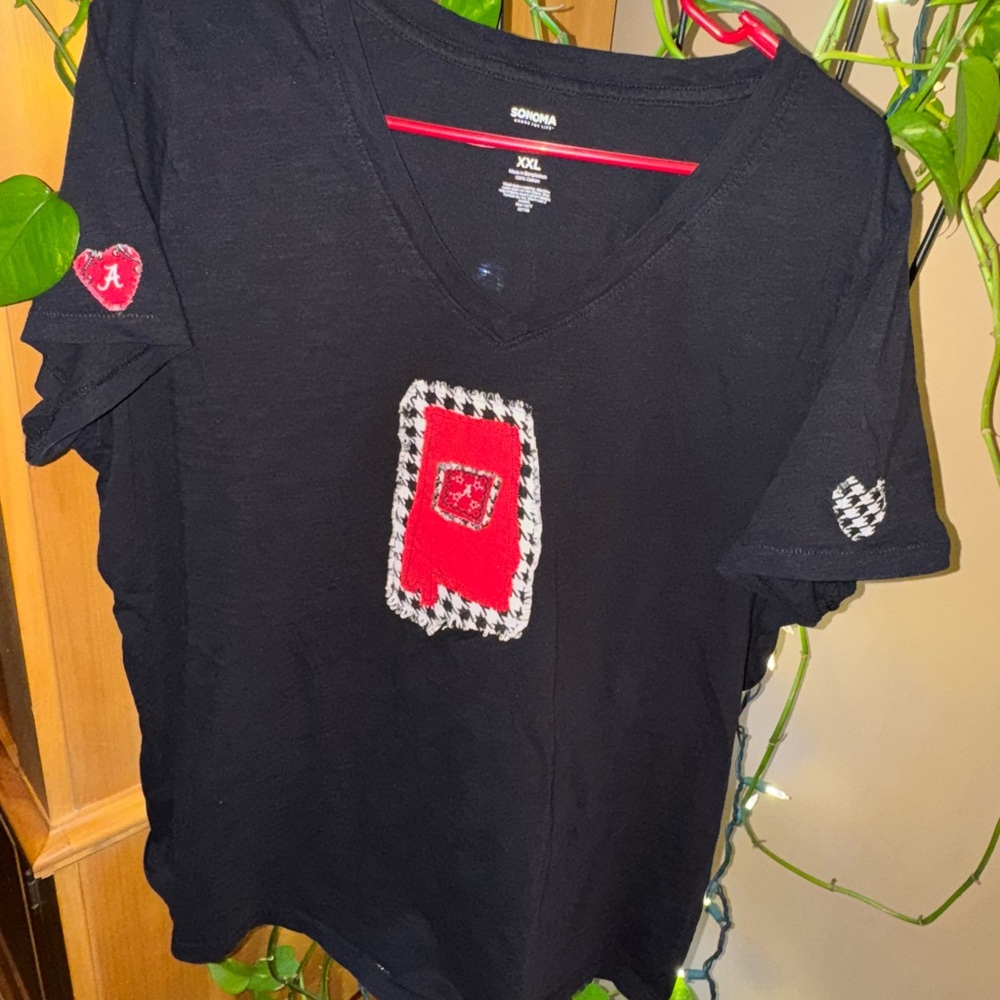 Upcycled Alabama Crimson Tide v-neck t-shirt (XXL)